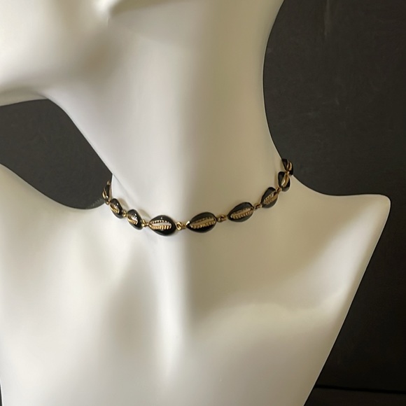 BLACK AND GOLD COWRIE SHELL CHOKER NECKLACE - Picture 5 of 8